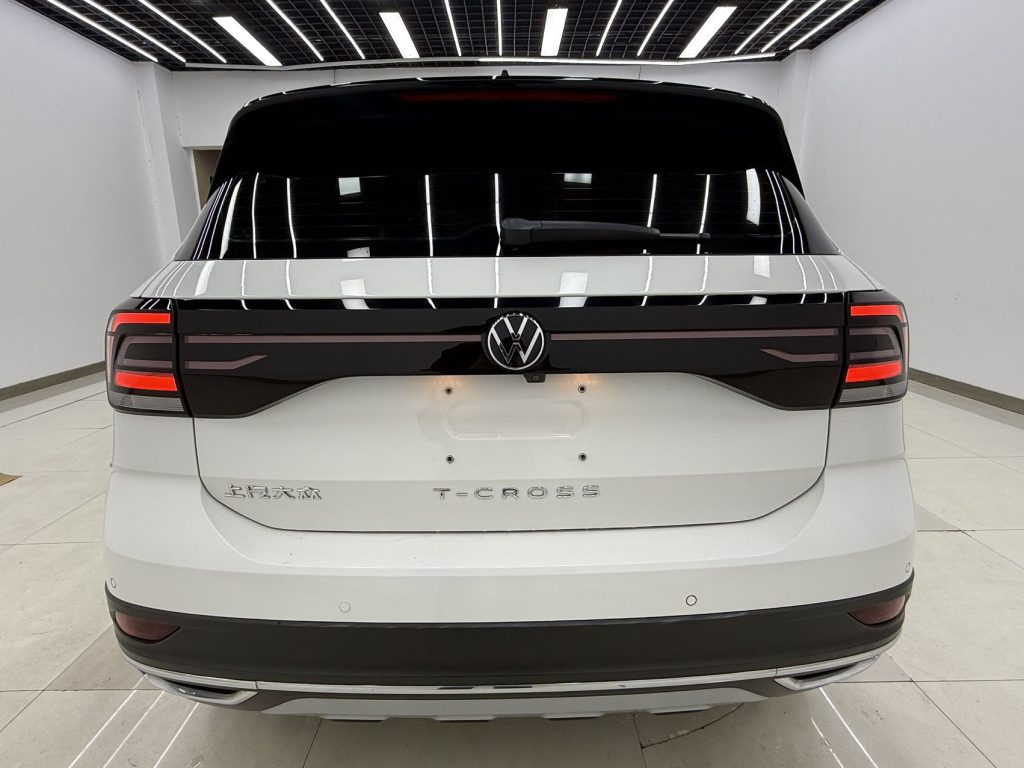 Volkswagen T-Cross 2021 1,5 л, автоматическая коробка передач, версия Comfort Edition - Huishida Trading