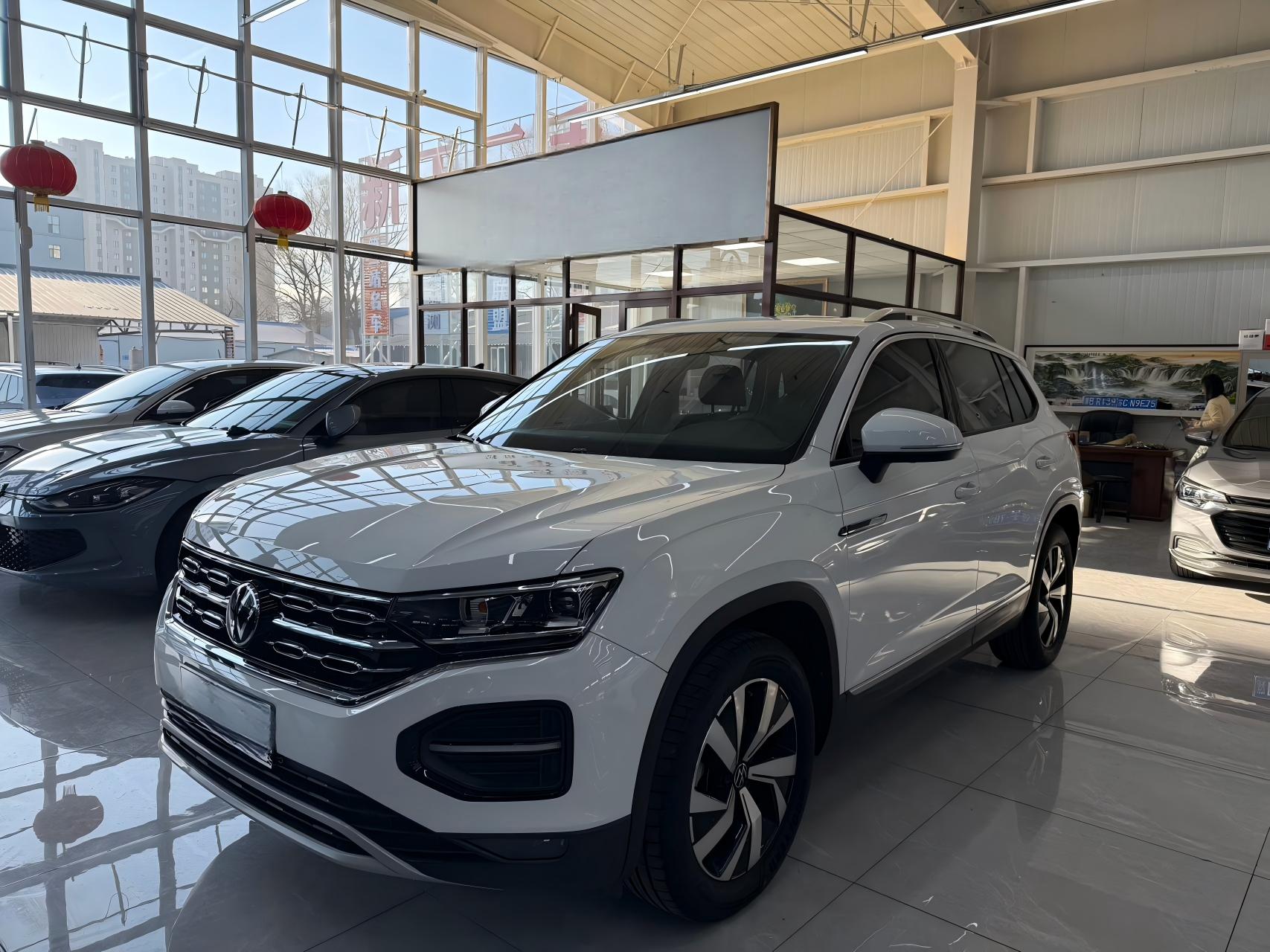 Volkswagen TAYRON 2022 280TSI с двухколесным приводом, версия Luxury Smart Connect