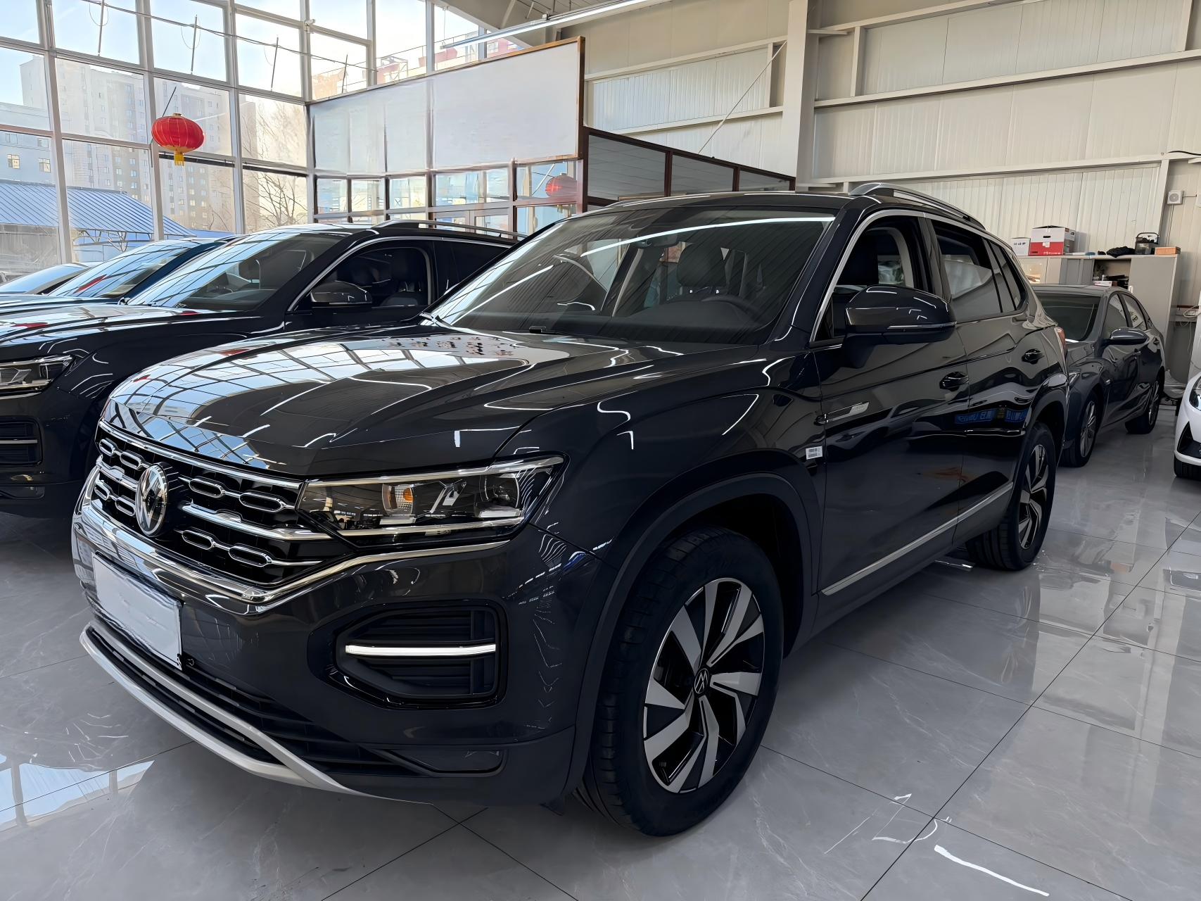 Volkswagen TAYRON 2022 280TSI с двухколесным приводом, версия Luxury Smart Connect