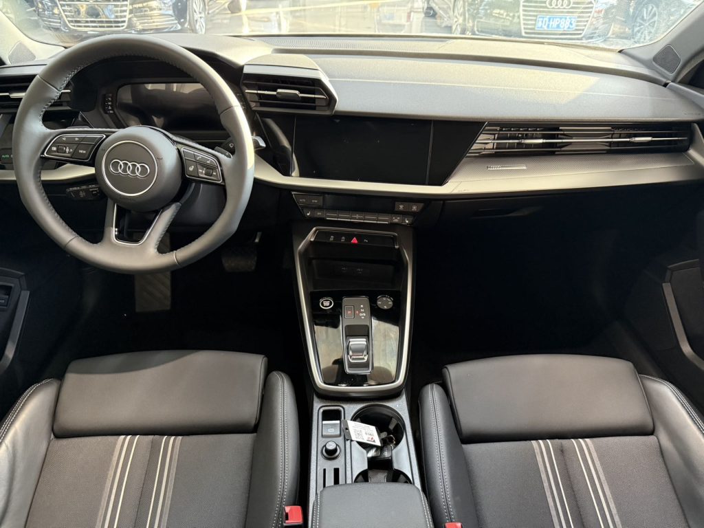 Audi A3 2023 Sportback 35 TFSI Sport - Huishida Trading