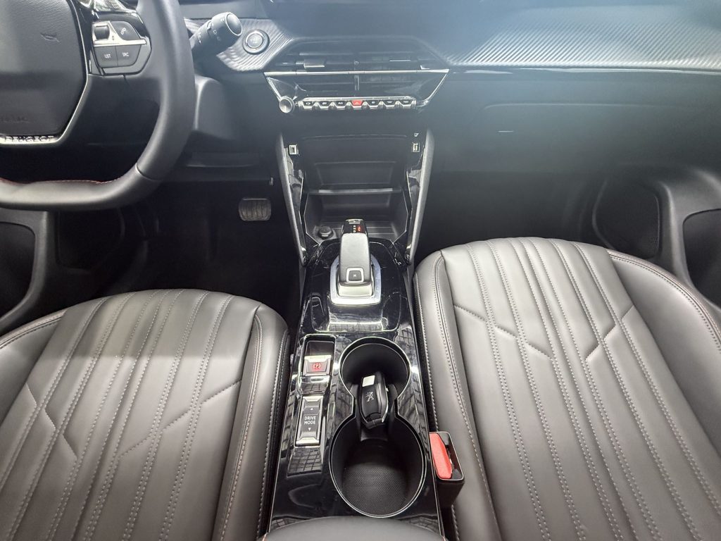 Peugeot 2008 2022 Модель 230THP THE ONE - Huishida Trading