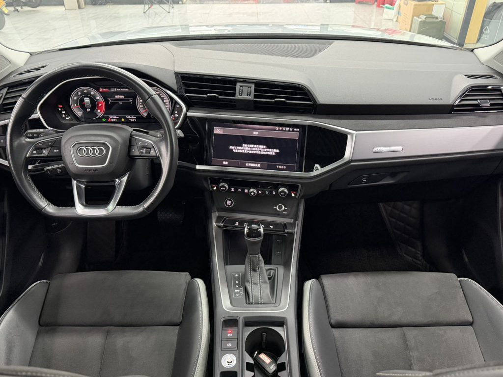 Audi Q3 2022 35 TFSI Sportline National VI - Huishida Trading