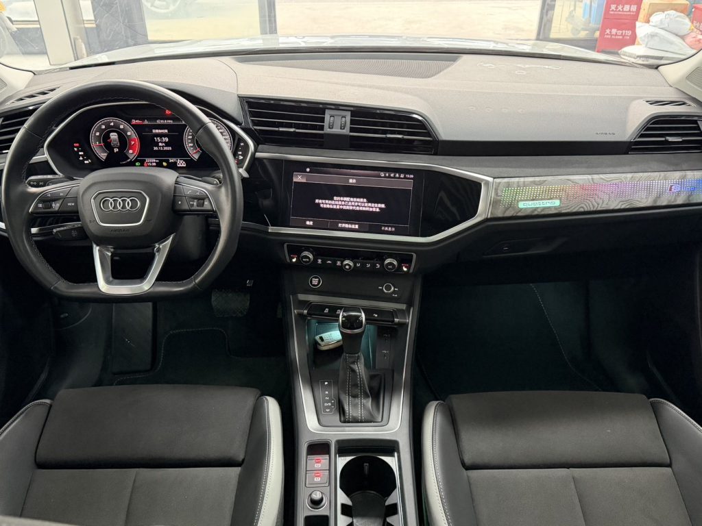 Audi Q3 2023 35 TFSI Sportline (1.4T) - Huishida Trading