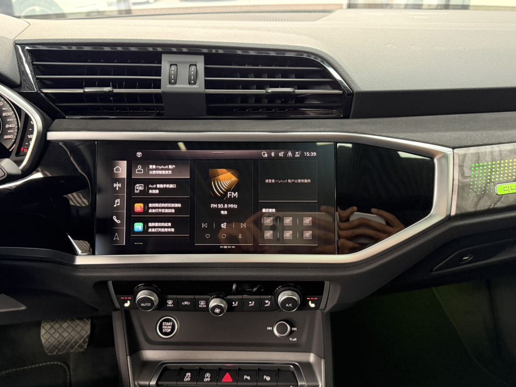 Audi Q3 2023 35 TFSI Sportline (1.4T) - Huishida Trading