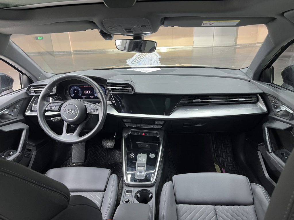 Audi A3 2021 Sportback 35 TFSI Elegance Edition - Huishida Trading