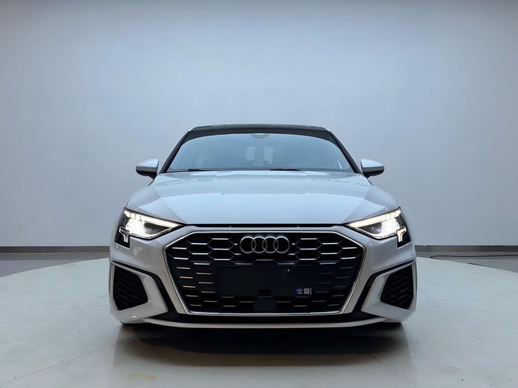 Audi A3 Sportback 2022 Sportback 35 TFSI Luxury Sport Edition - Huishida Trading