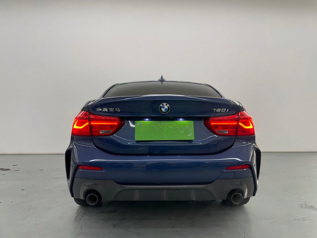 BMW 1 серии 2022 года 120i M Sport Night Edition - Huishida Trading