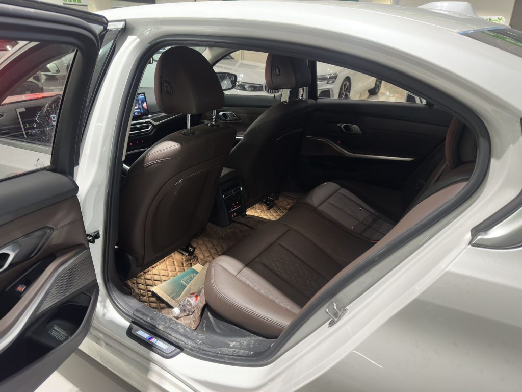 BMW 3 серии 2023 320Li M Sport Package - Huishida Trading