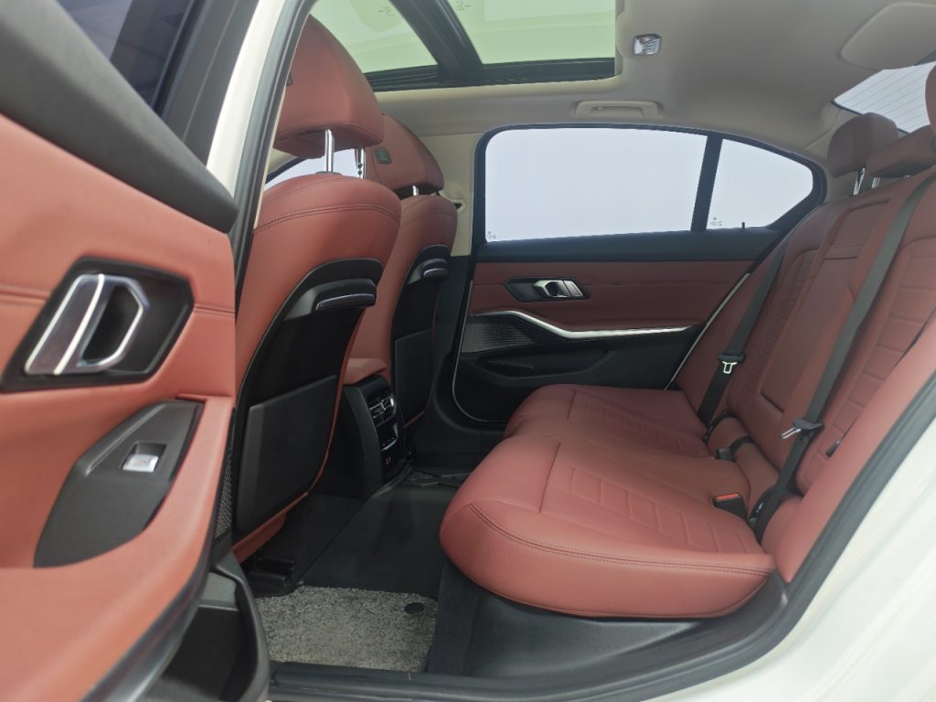 BMW 3 серии 2021 года с обновленным дизайном 320Li M Sport Package - Huishida Trading