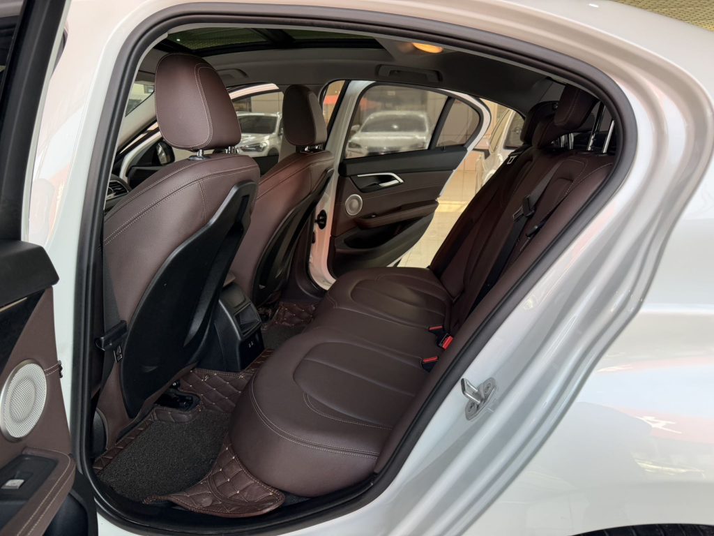 BMW 1 Series 2021 Facelift 120i M Sport Night Edition - Huishida Trading