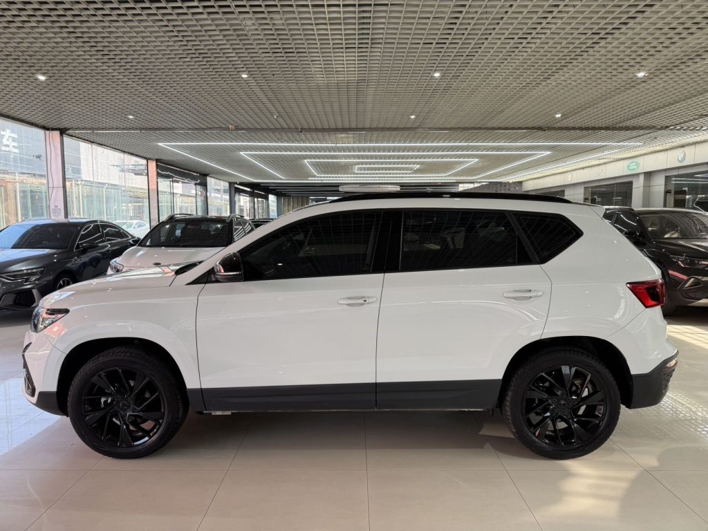 Jetta VS5 2022 Модель 280TSI Автоматическая коробка передач High-Gloss Premium Edition - Huishida Trading