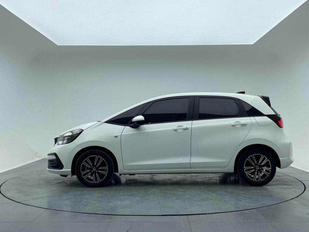 Honda Fit White 2021 1.5L CVT Trend Edition - Huishida Trading