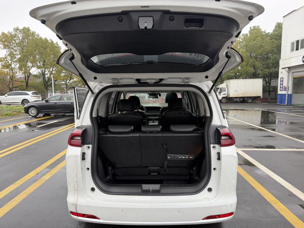 Trumpchi M6 2021 270T Automatic Luxury Edition 7-Seater - Huishida Trading