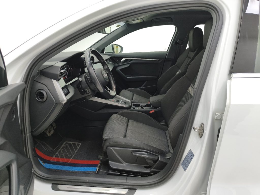 Audi A3 2021 года A3L Limousine 35 TFSI Комплектация Ambition Elegance - Huishida Trading