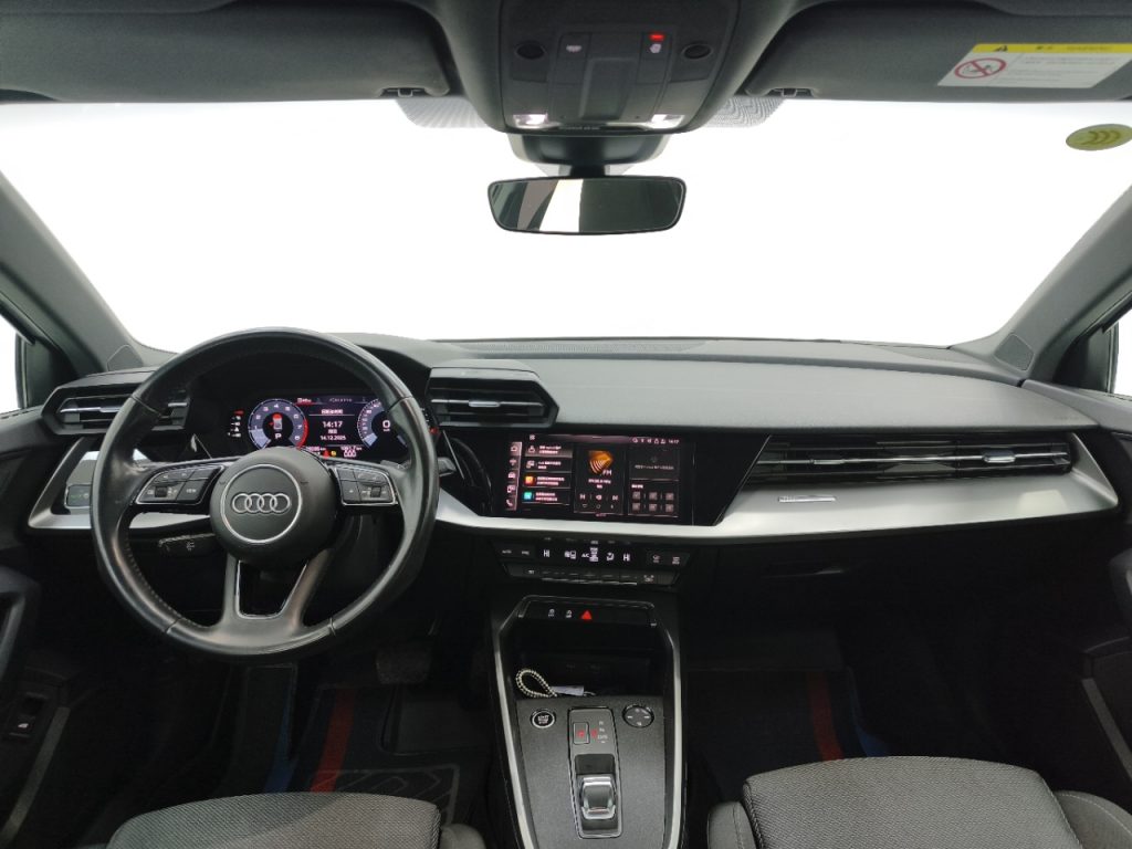 Audi A3 2021 года A3L Limousine 35 TFSI Комплектация Ambition Elegance - Huishida Trading