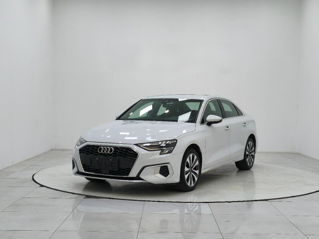 Audi A3  2021 года  A3L Limousine 35 TFSI  Комплектация Ambition Elegance