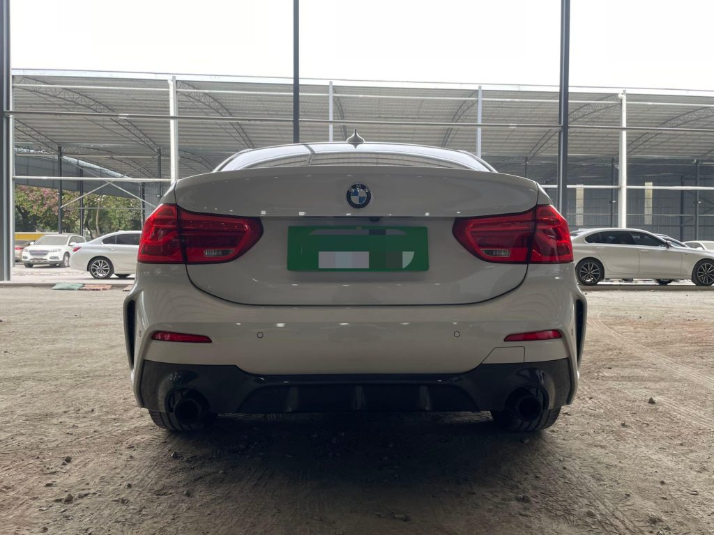 BMW 1 серии 2021 года 120i M Sport Night Edition - Huishida Trading