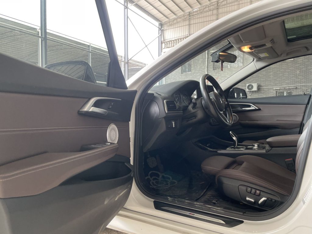 BMW 1 серии 2021 года 120i M Sport Night Edition - Huishida Trading