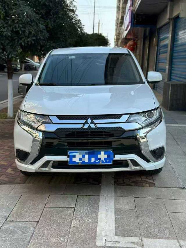 Mitsubishi Outlander 2021 года  2,0 л  Передний привод Комфорт Эдишн  5-местный