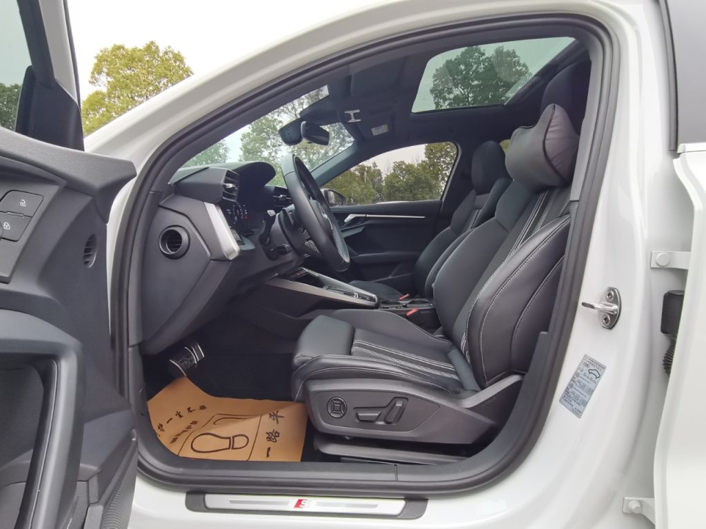 Audi A3 2022 Sportback 35 TFSI Спортивный стиль - Huishida Trading