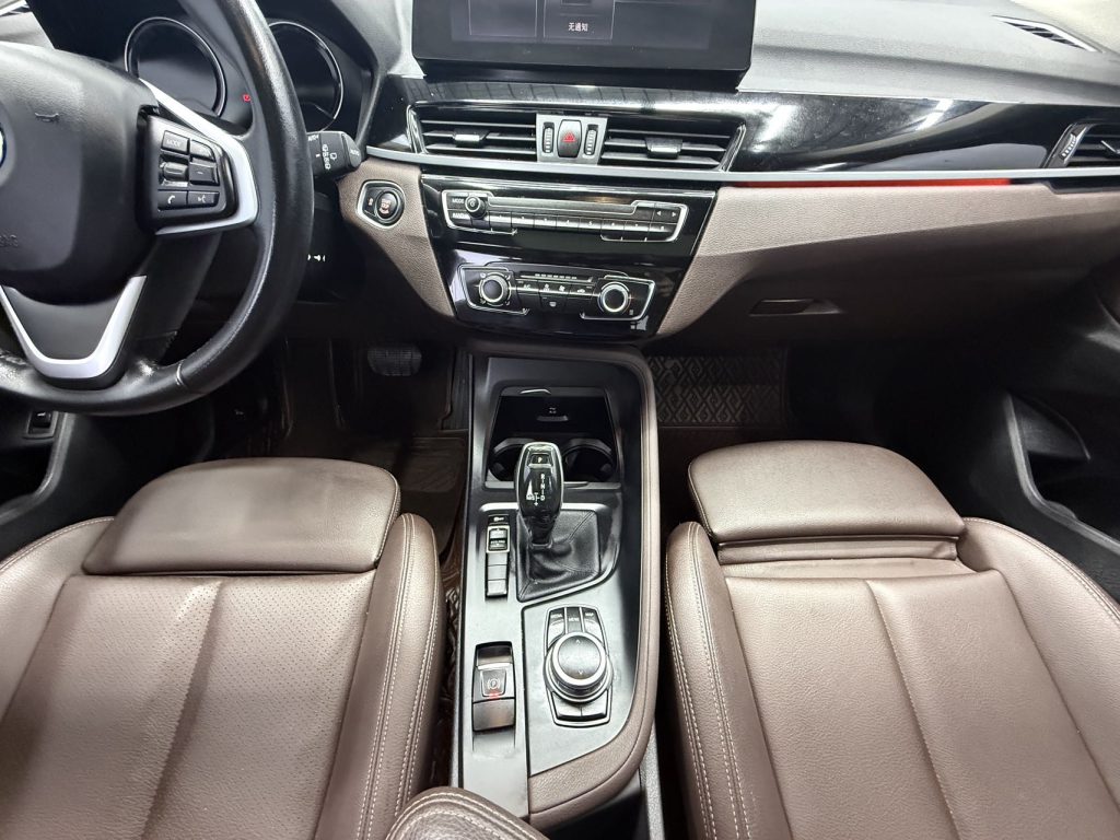 BMW X1 Черный 2021 модельного года Обновленный sDrive20Li Sport Line - Huishida Trading