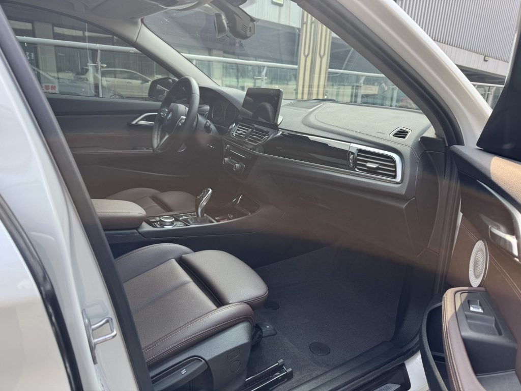 BMW 1 серии 120i 2021 120i M Sport Night Edition - Huishida Trading