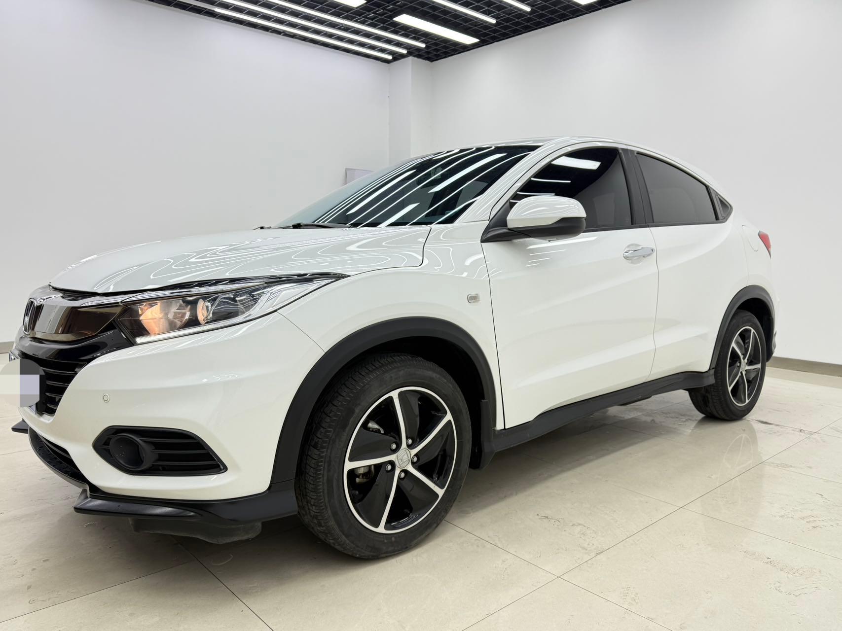 2022 Honda Vezel   1,5 л CVT Phantom Night Pioneer Edition
