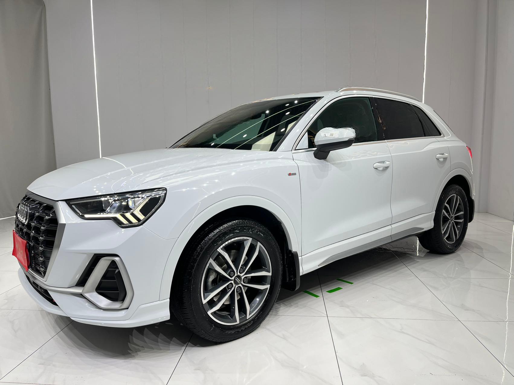 Audi Q3  2021 года  35 TFSI Sportline