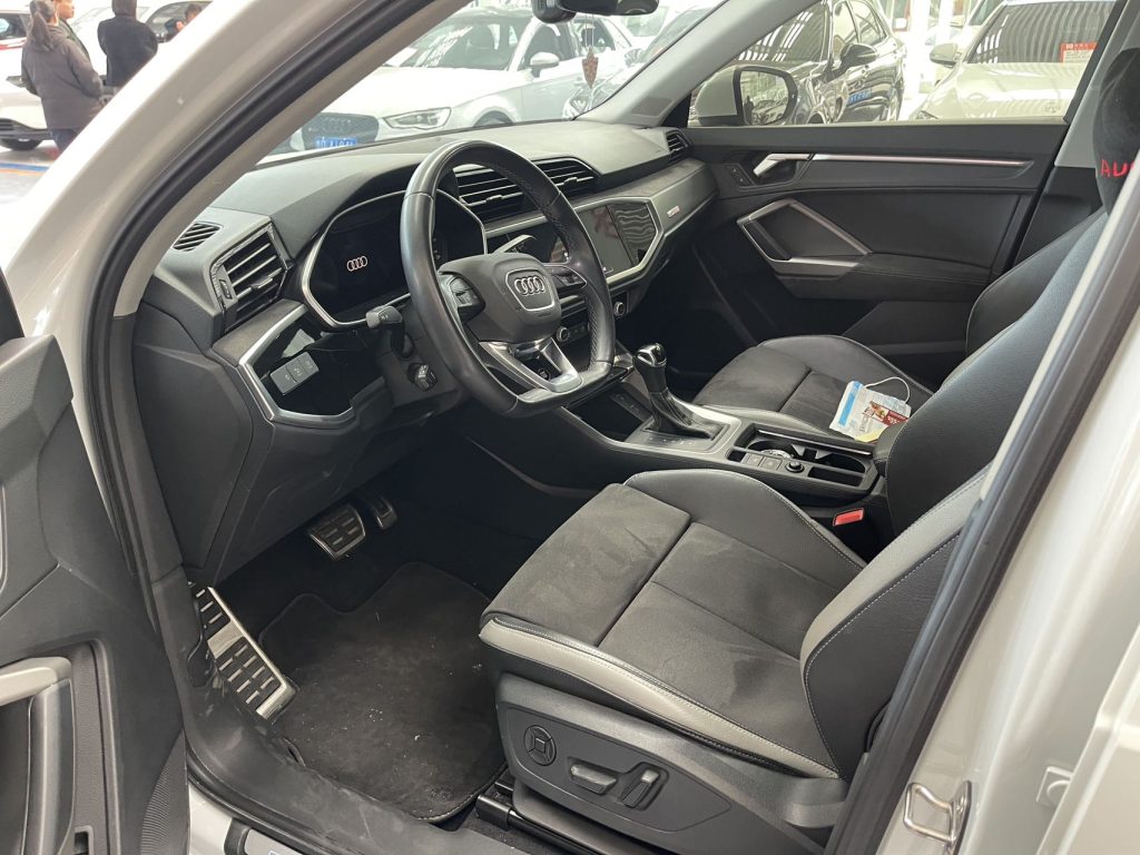 Audi Q3 2022 Model 35 TFSI Sportline - Huishida Trading