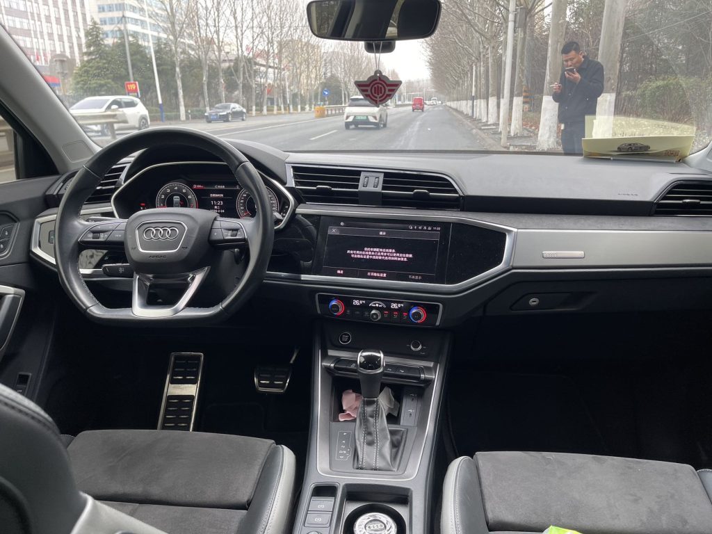 Audi Q3 2022 Model 35 TFSI Sportline - Huishida Trading