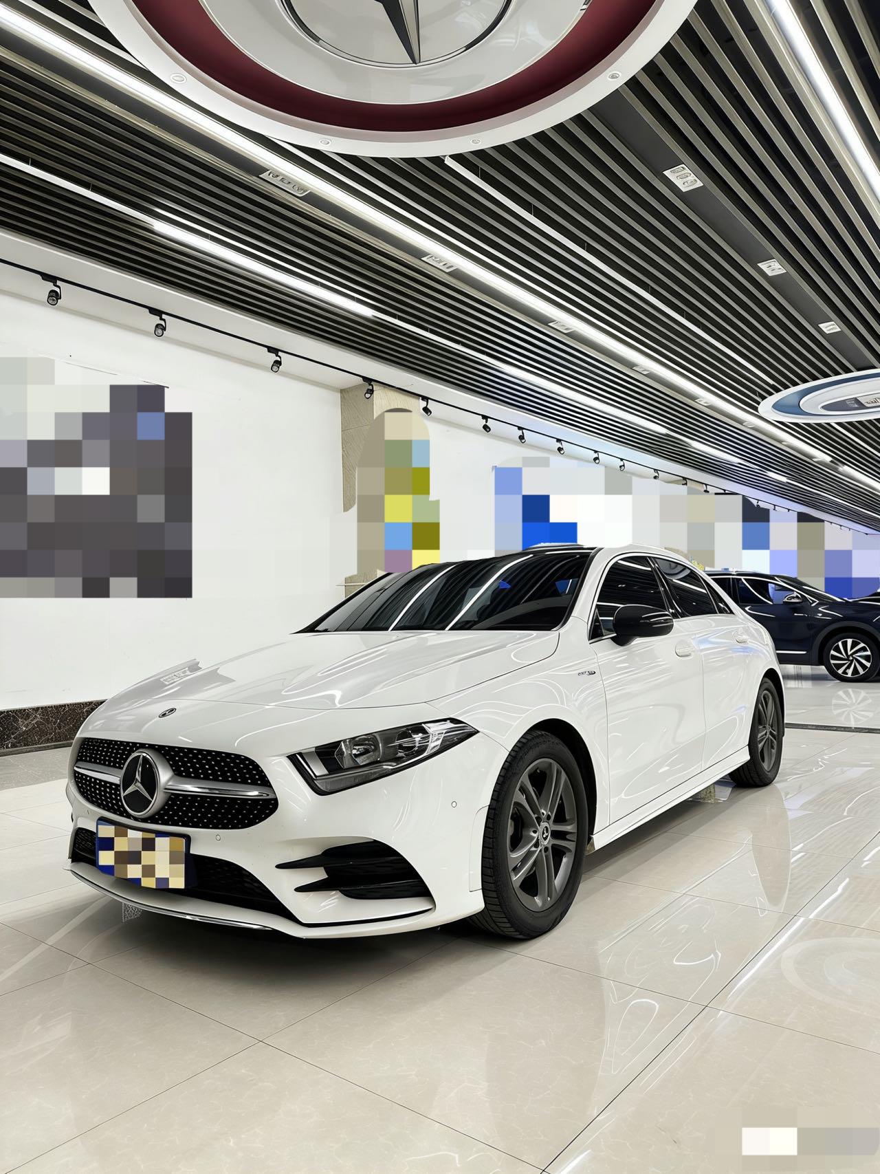 Mercedes-Benz A-Class  2021 модельного года  A 180 L Sport Sedan