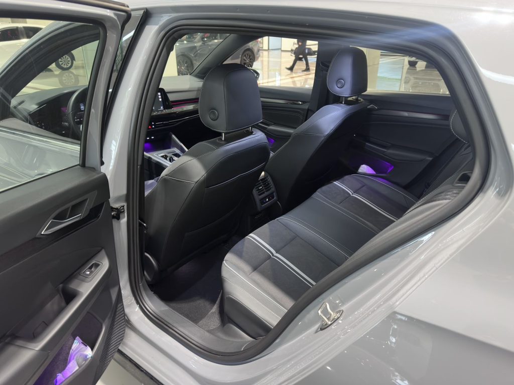 Volkswagen Golf Серый Модель 2023 года 280TSI DSG R-Line Lite - Huishida Trading