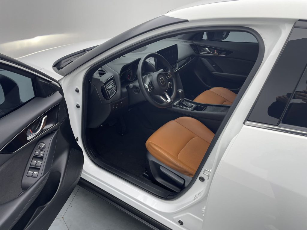 Mazda CX-4 2021 года 2,0 л Автоматическая коробка передач Передний привод Skyactiv Dynamic Edition - Huishida Trading