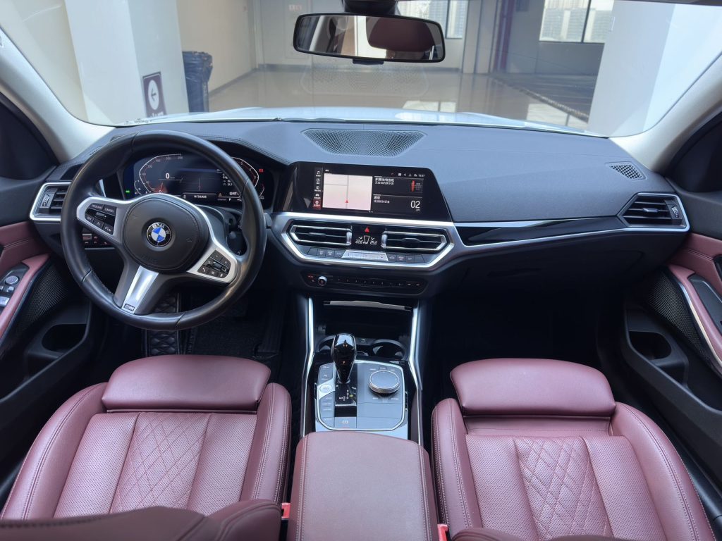 BMW 3 серии 2022 года с обновленным дизайном 320Li M Sport Package - Huishida Trading