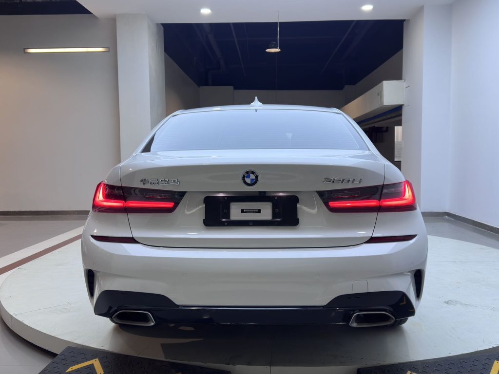 BMW 3 серии 2022 года с обновленным дизайном 320Li M Sport Package - Huishida Trading