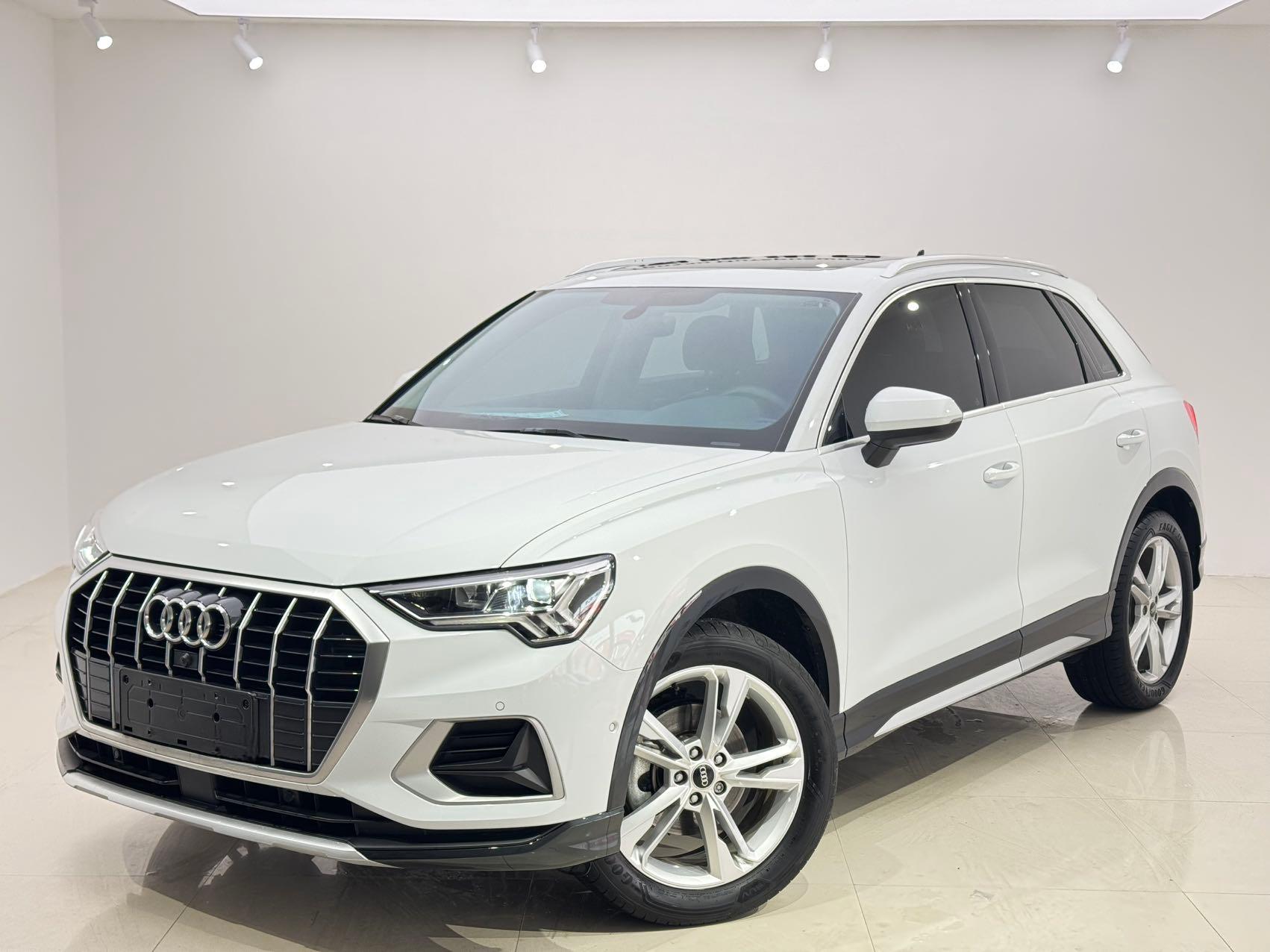 2022 Audi Q3  35TFSI Style Plus