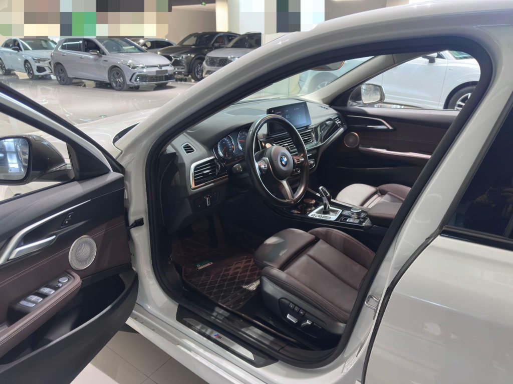 BMW 1 серии 2023 года 120i M Sport Night Edition - Huishida Trading