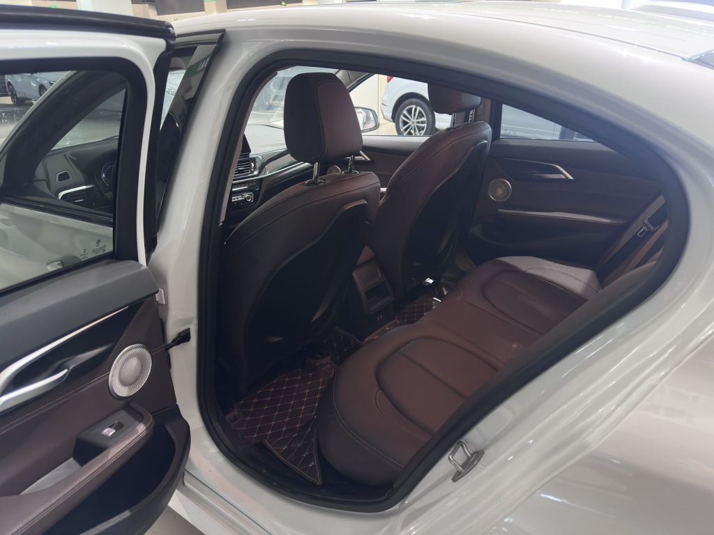 BMW 1 серии 2023 года 120i M Sport Night Edition - Huishida Trading