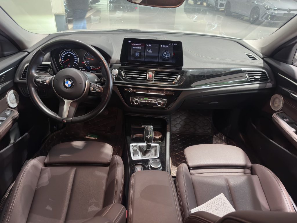 BMW 1 серии 2023 года 120i M Sport Night Edition - Huishida Trading