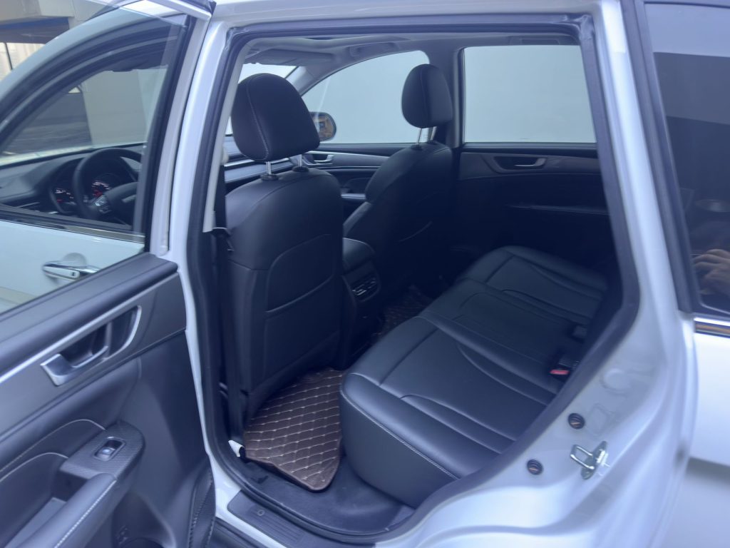 Haval M6 2023 модельного года PLUS 1.5T DCT, версия «Luxury Smart Connect» - Huishida Trading