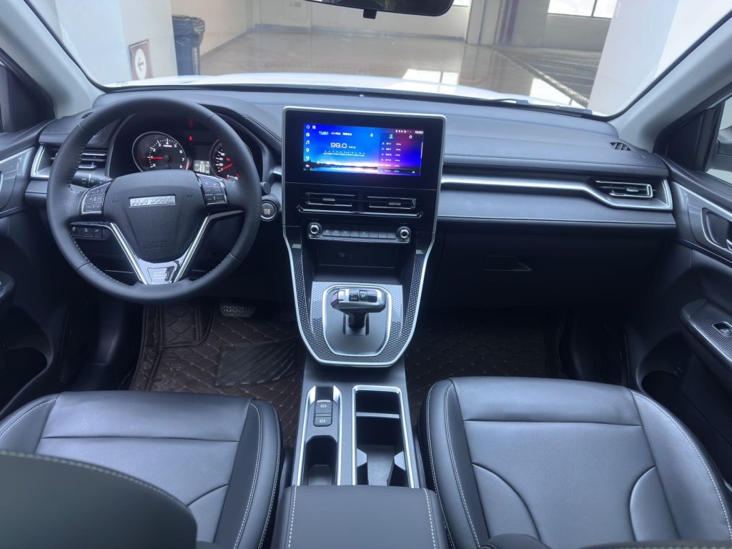 Haval M6 2023 модельного года PLUS 1.5T DCT, версия «Luxury Smart Connect» - Huishida Trading