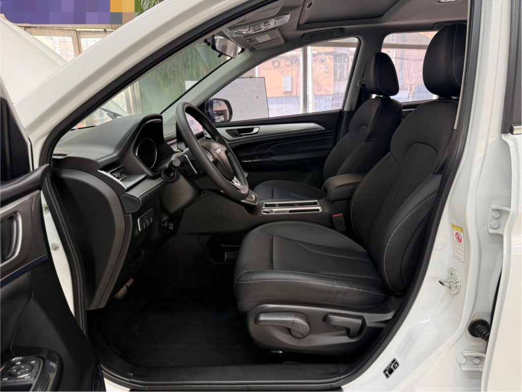 Haval M6 2021 модельного года PLUS 1.5TDCT, версия «Luxury Smart Connect» - Huishida Trading