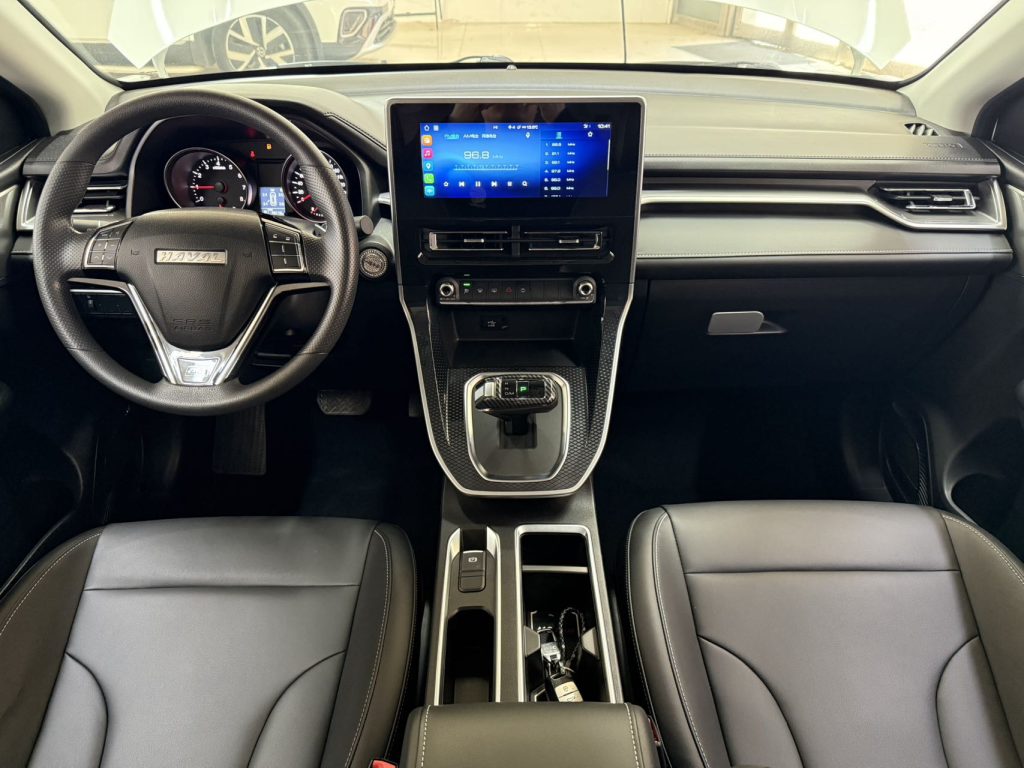 Haval M6 2021 модельного года PLUS 1.5TDCT, версия «Luxury Smart Connect» - Huishida Trading