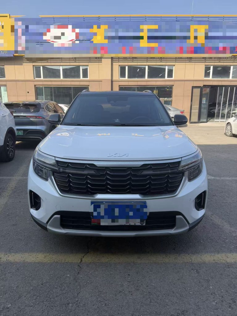 Kia Seltos, 2023 г. выпуска, 1,5 л, CVT, версия «Люкс» - Huishida Trading