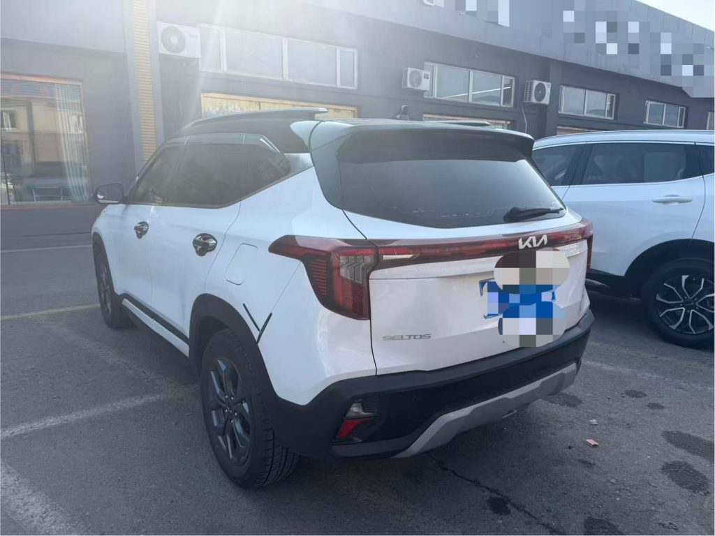 Kia Seltos, 2023 г. выпуска, 1,5 л, CVT, версия «Люкс» - Huishida Trading