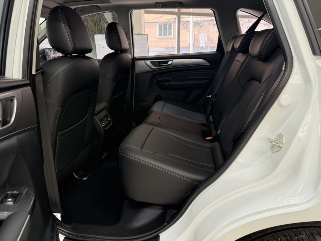 Haval M6 2021 модельного года PLUS 1.5TDCT, версия «Luxury Smart Connect» - Huishida Trading