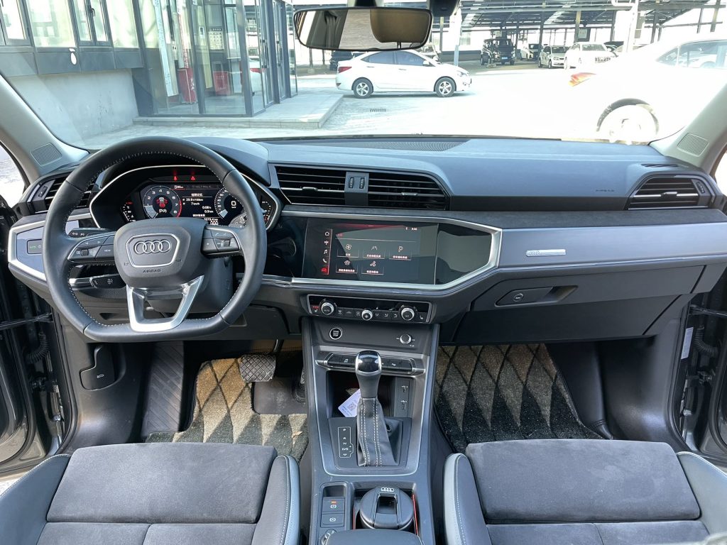 Audi Q3 2021 модельного года 35 TFSI, версия «Sporty» - Huishida Trading