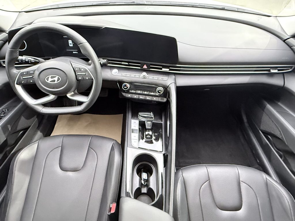 Hyundai Elantra, 2023 модельный год, 1,5 л, CVT, версия LUX - Huishida Trading