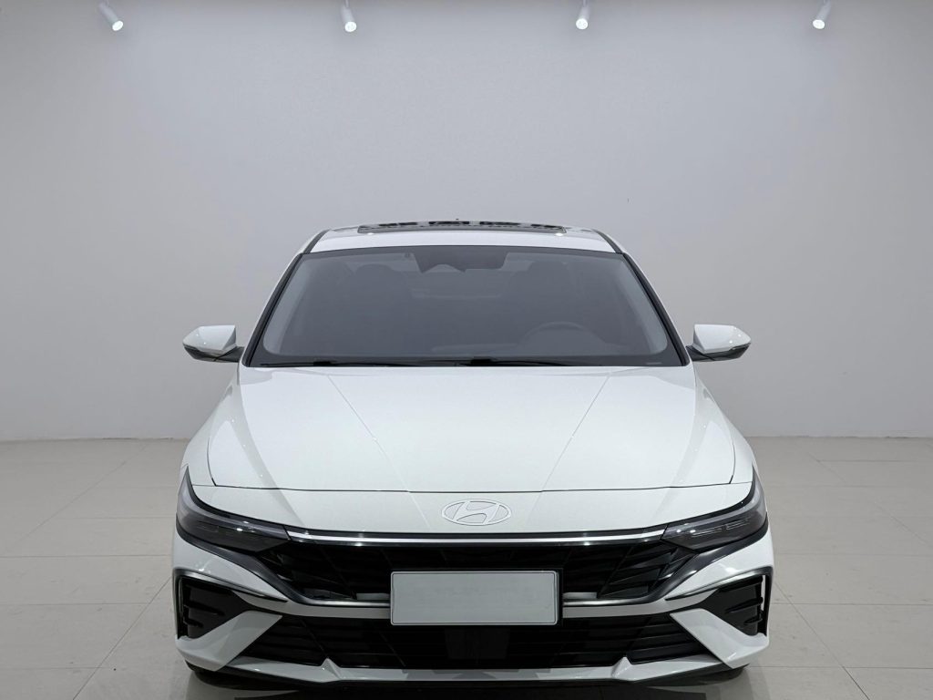 Hyundai Elantra, 2023 модельный год, 1,5 л, CVT, версия LUX - Huishida Trading