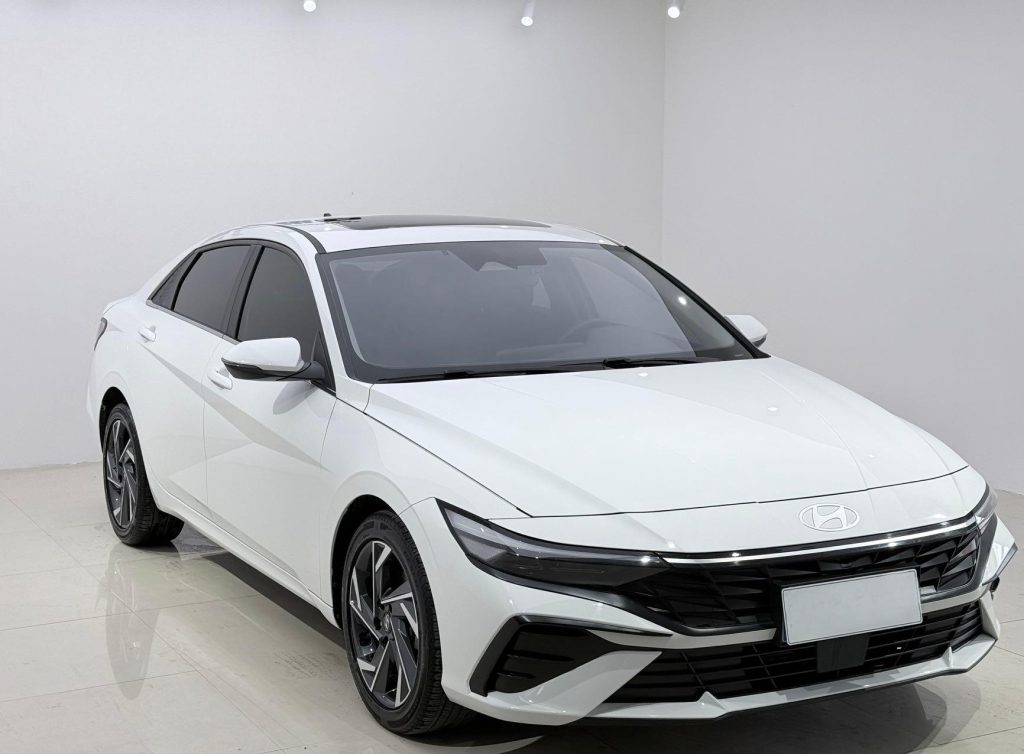 Hyundai Elantra, 2023 модельный год, 1,5 л, CVT, версия LUX - Huishida Trading